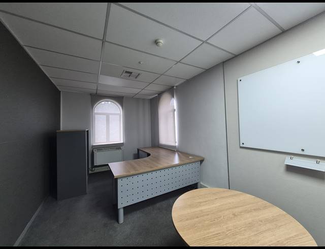 6,233M² OFFICE FOR SALE IN HYDE PARK